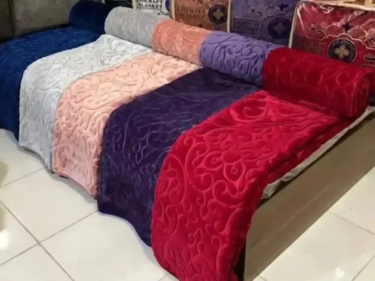 تصویر 1 از پتو دو نفره شادیلون نرم با طراحی زیبا و رنگ‌ بندی متنوع